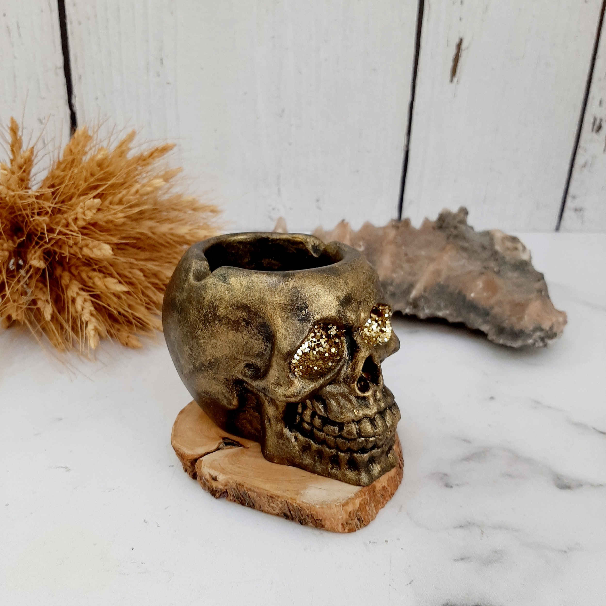 Totenkopf-Aschenbecher für Raucher – Einzigartiger Kunstharz-Aschenbecher als stilvolles Wohnaccessoire, für die Bar oder als Geschenk
