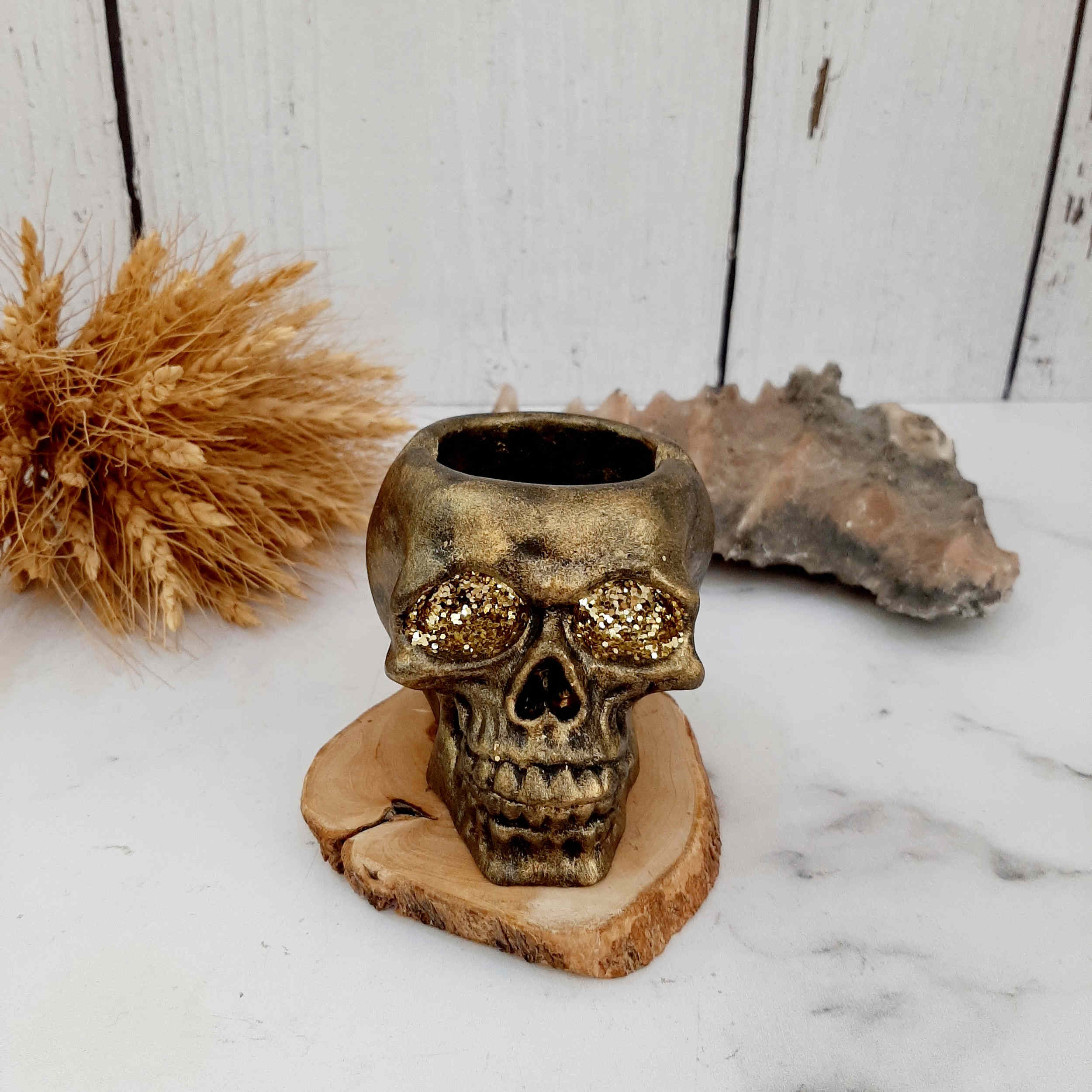 Totenkopf-Aschenbecher für Raucher – Einzigartiger Kunstharz-Aschenbecher als stilvolles Wohnaccessoire, für die Bar oder als Geschenk