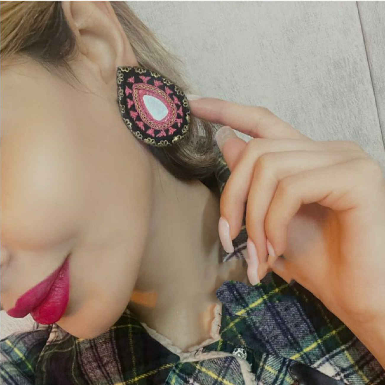 Traditionelle Persische Ohrringe – Handgenäht im Schwarz-Pink Design für einen Boho-Look
