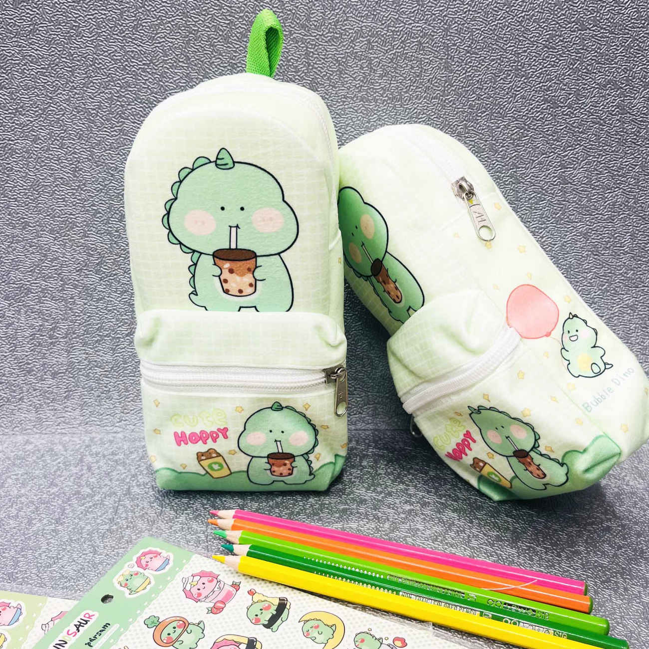 Samtiges Dinosaurier-Federmäppchen – niedlich und weich für die Aufbewahrung von Kinder-Schreibwaren
