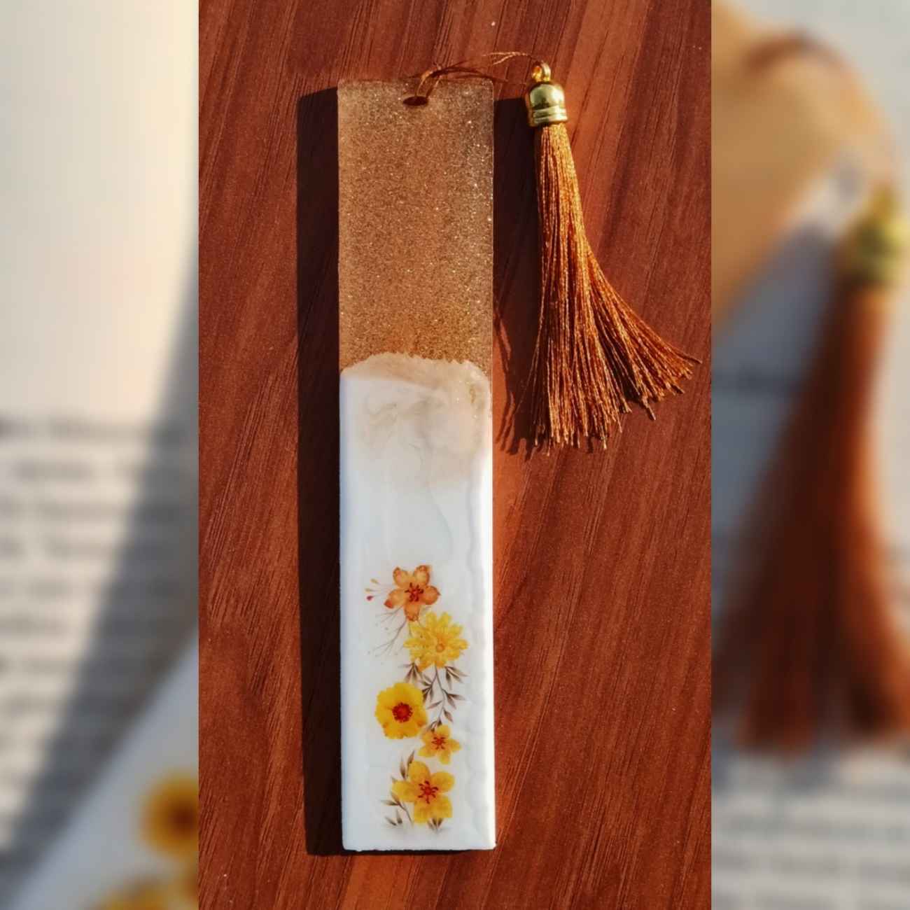 Warmer, neutraler Lesezeichen – handgefertigtes Accessoire im Boho-Stil mit Blumenmotiv