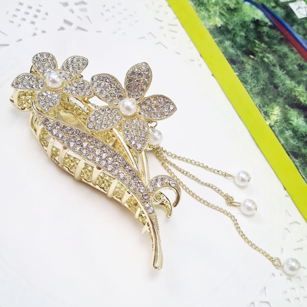 Haarklammer für Damen – Metallisches Fünfblätter-Blumen-Design mit Anhänger