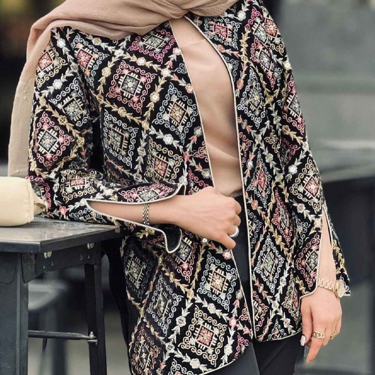 Frauen Leinen Bestickter Manto – Elegante & Leichte Oberbekleidung