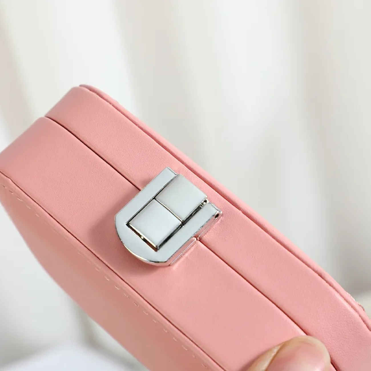 Schmuck-Organizer aus Kunstleder – Stilvolle Aufbewahrung für wertvolle Accessoires