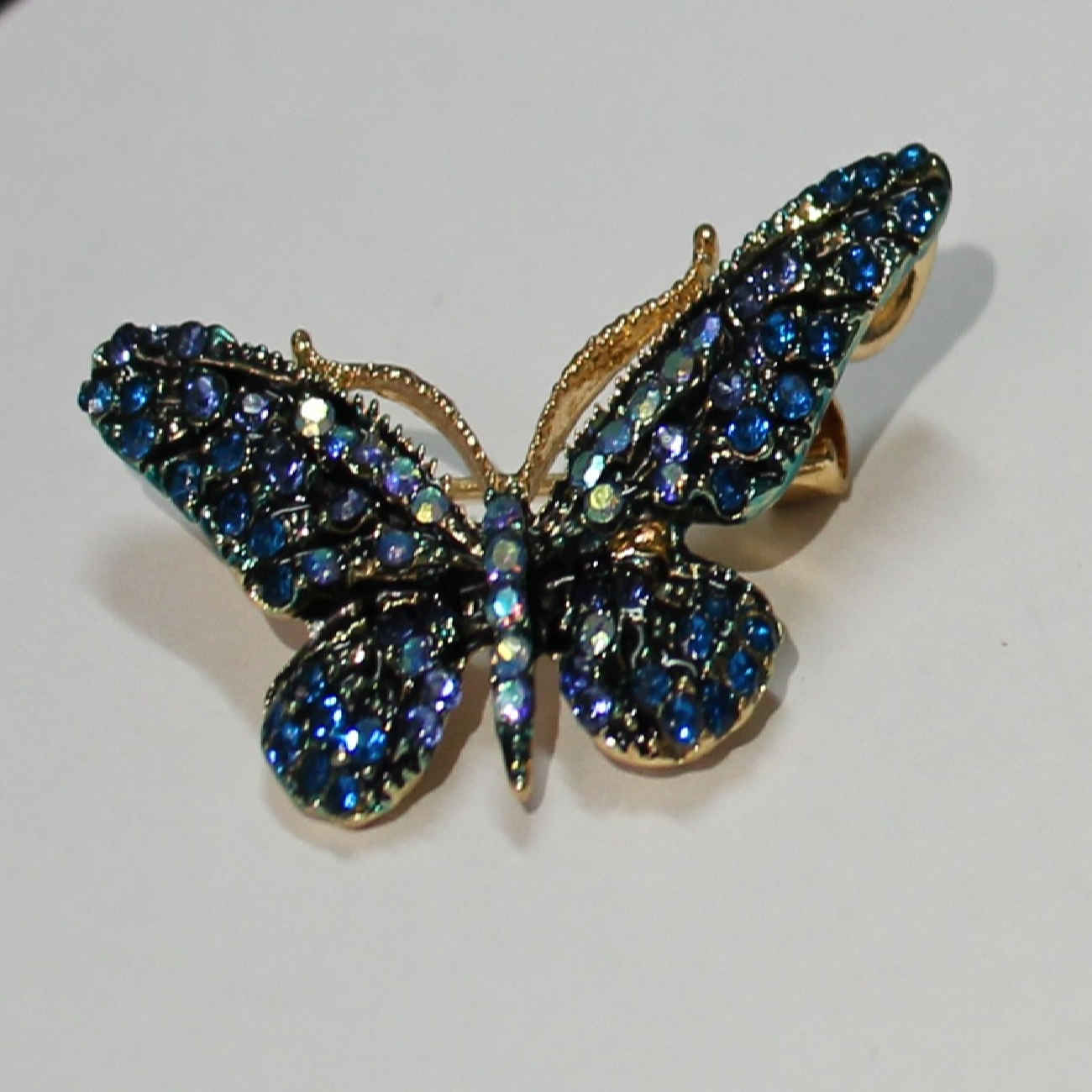 Schmetterlings-Brosche in Marineblau – Perfekt für Kleider, Schals & Mäntel
