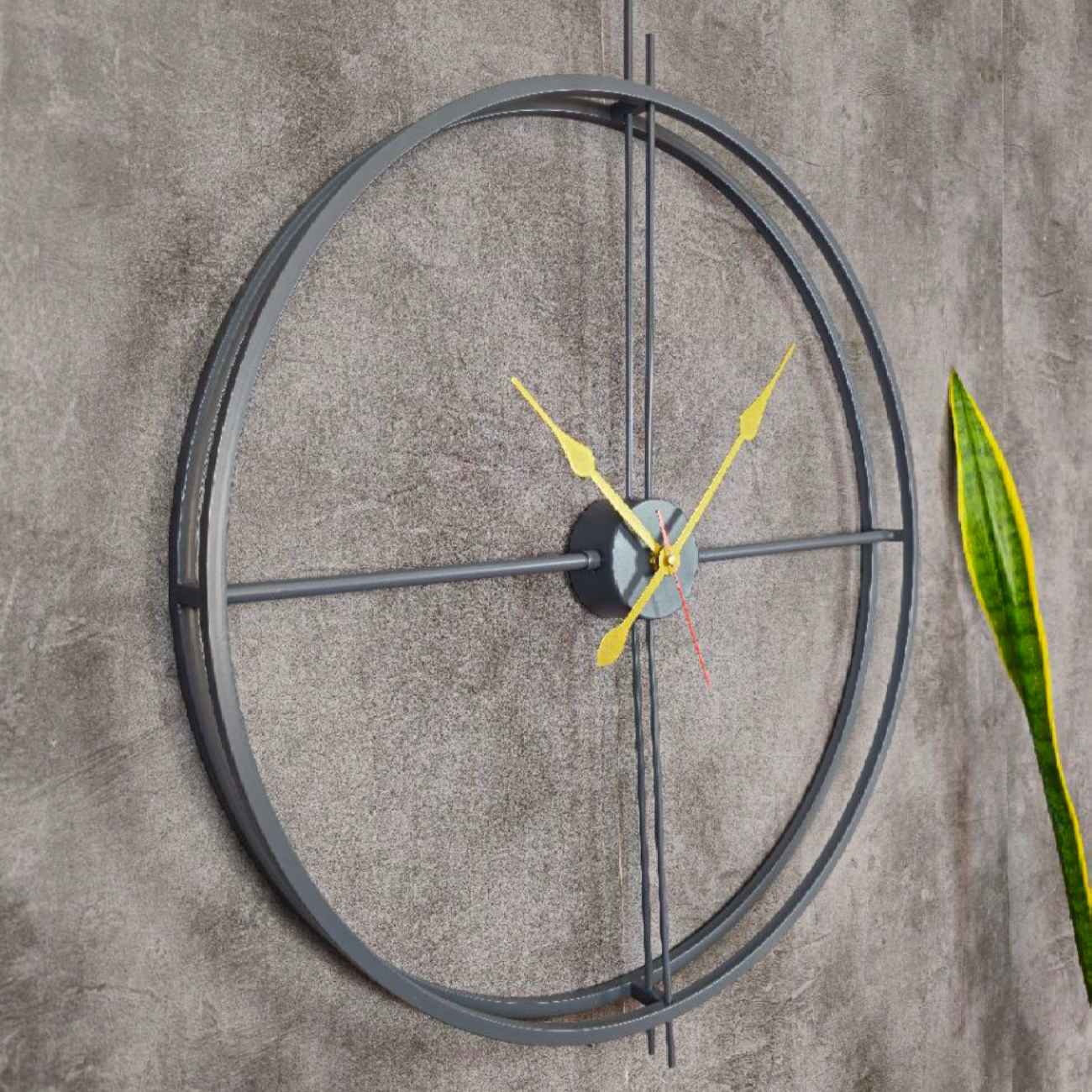 Moderne Wanduhr für Zuhause – Schöne Metalloberfläche in Trendigen Farben
