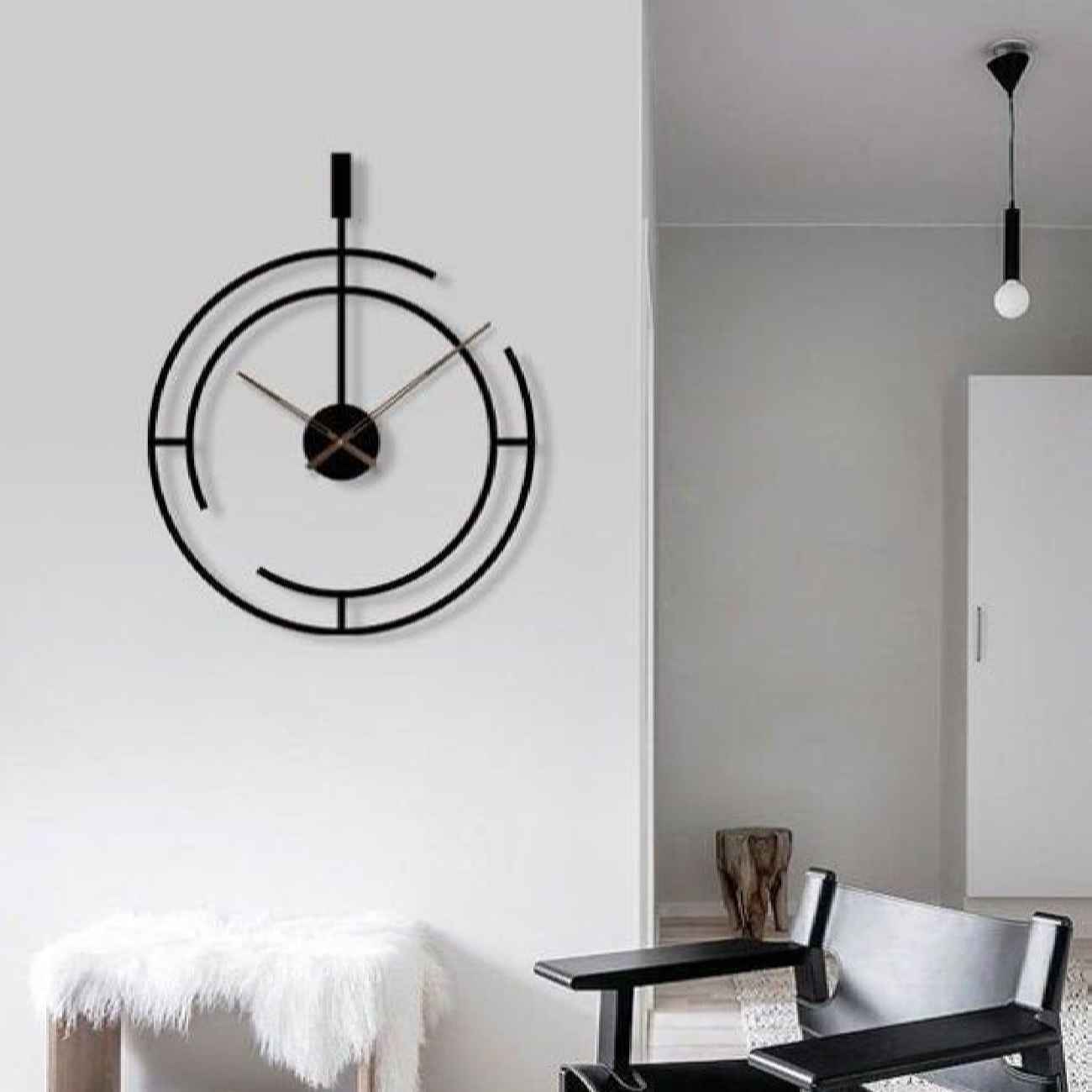 Moderne Minimalistische Wanduhr – Elegantes Metall-Design für Zeitgemäße Wohnungen