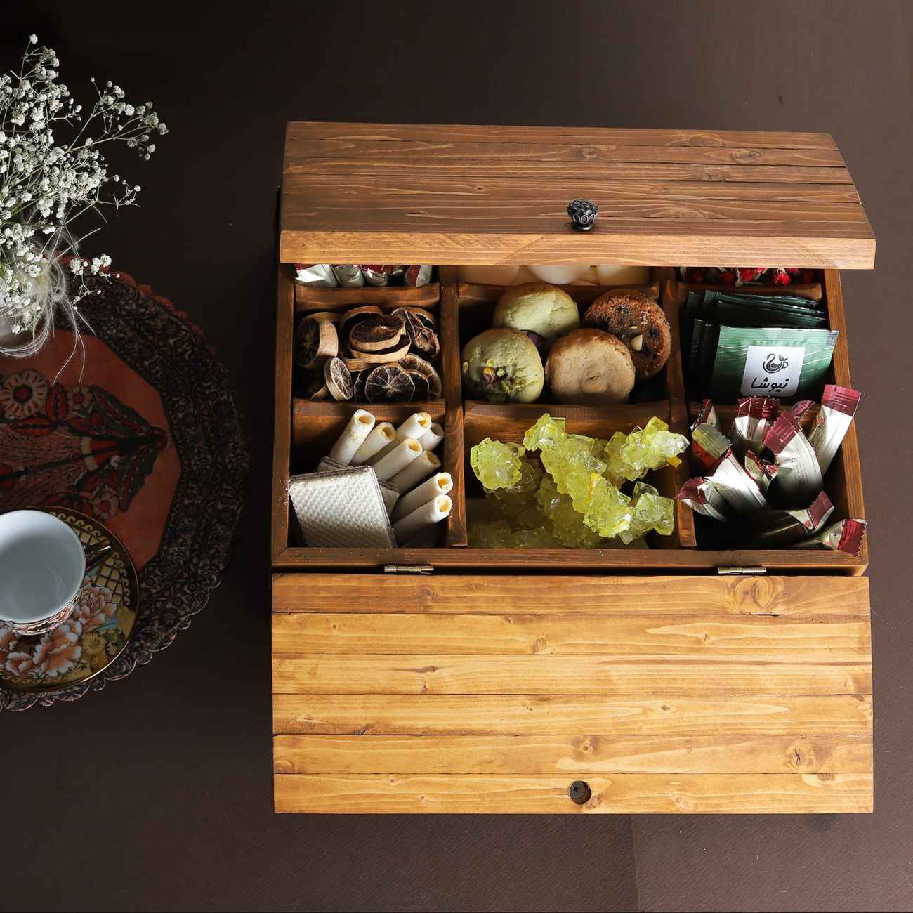 Traditionelle Holz-Nussaufbewahrungsbox – Mehrfachfächer zur Servierung