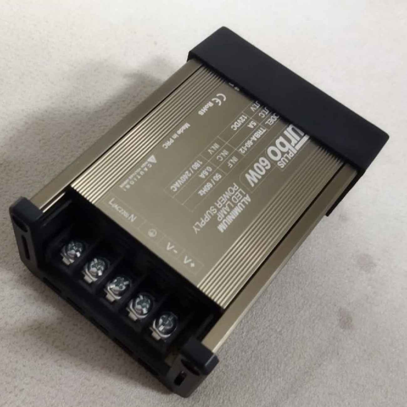 Turbo Plus 60-Watt 12-Volt 5-Amp Schaltstromadapter – Regenfest / Wasserdicht