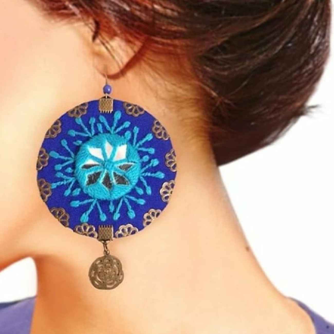 Heben Sie Ihren Stil mit Persisch inspirierten Stickerei-Ohrringen hervor