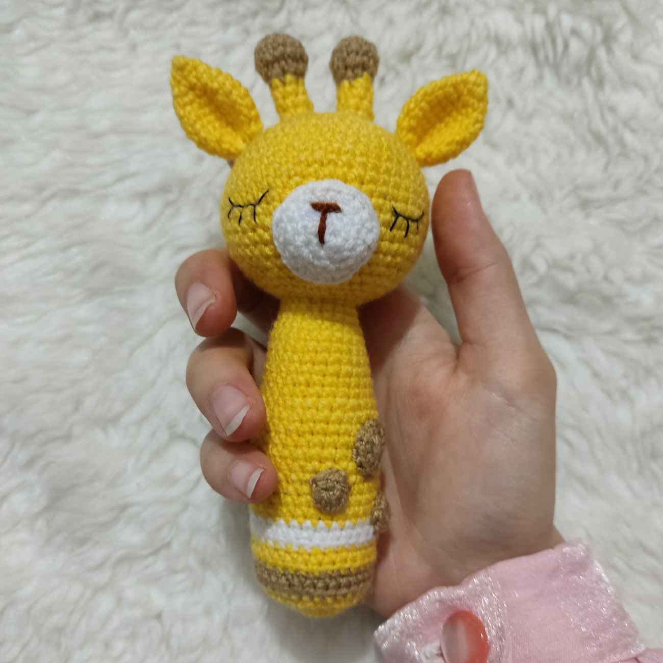 Zauberhafte gestrickte Giraffen-Babyrassel – Sicher, weich und kuschelig – perfekt für Säuglinge