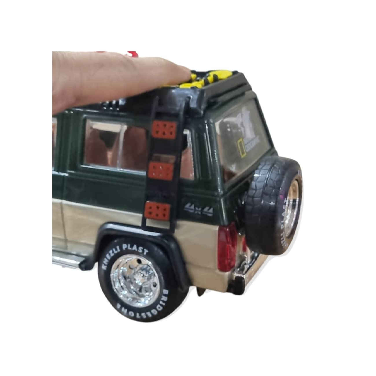 Modellauto im Maßstab 1:64 – Nissan Patrol 160 SWB – Sammlerstück und kinderfreundliches Spielzeug