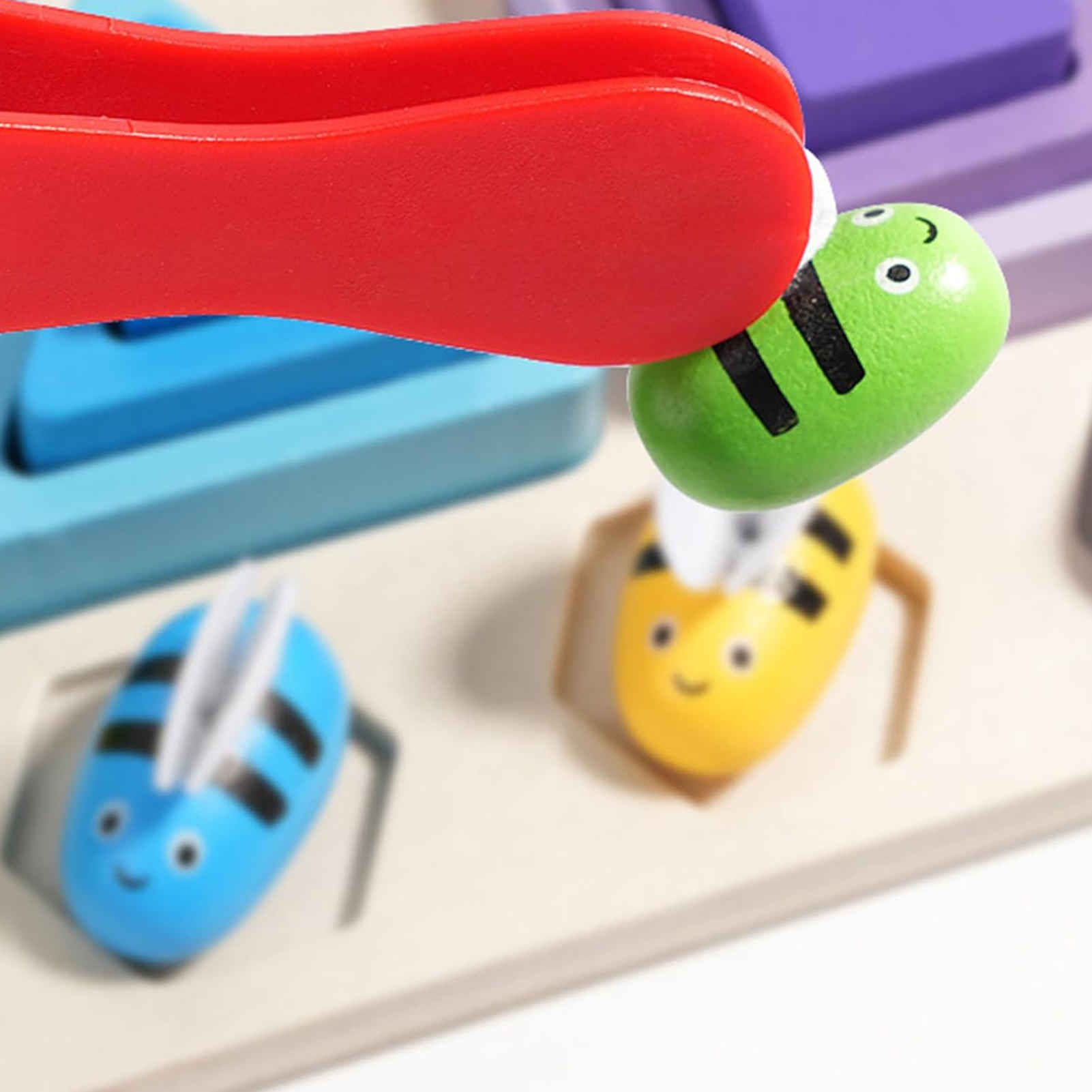 Montessori-Lernspielzeug aus Holz – 5-Säulen-Formenbasis mit Angel- und Bienenmotiven