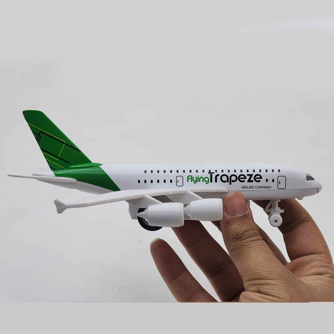 Fernsteuerbares Flugzeug mit Fliegendem Trapez – robuste Bauweise, präzise Steuerung und langanhaltender Batteriebetrieb für grenzenlosen Spielspaß