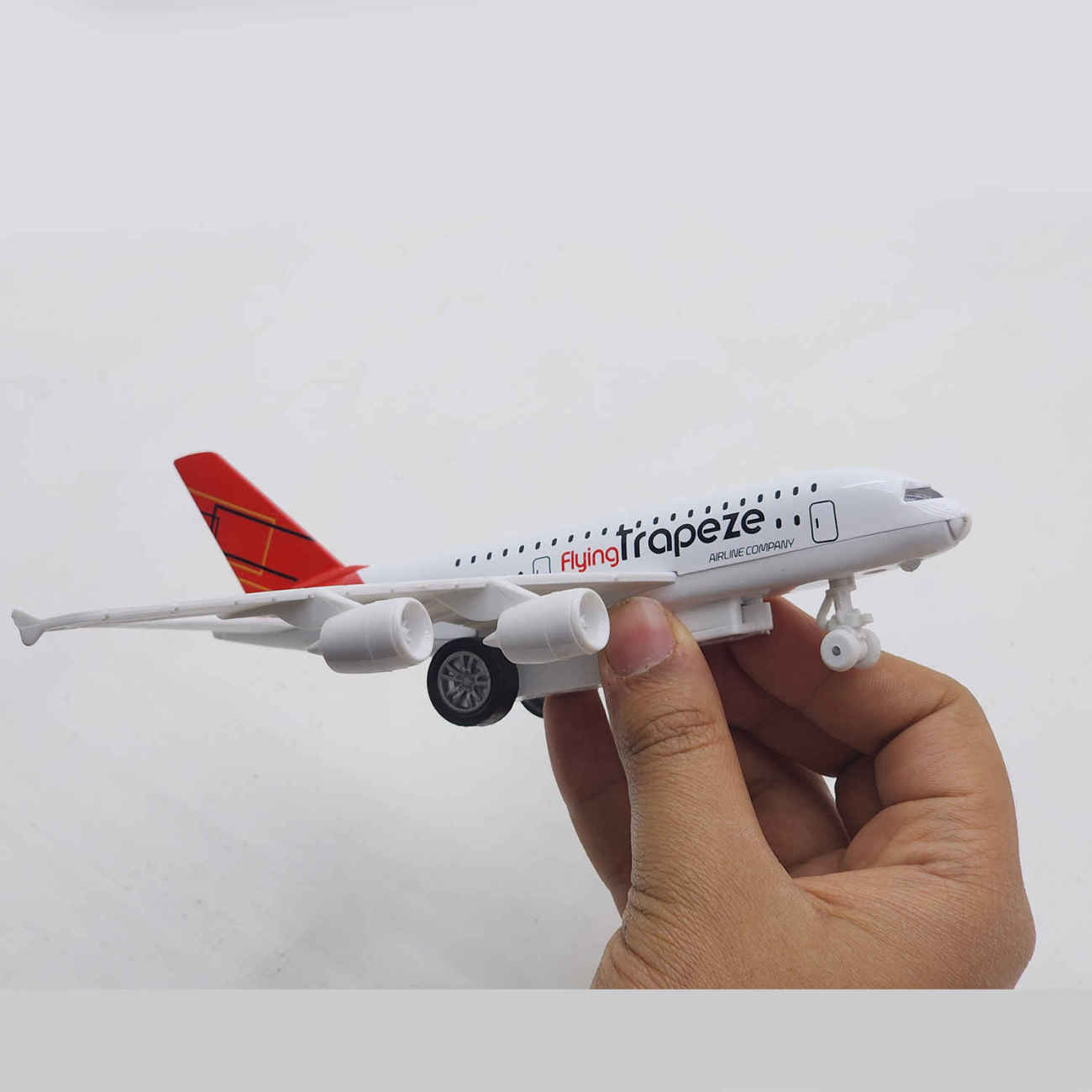 Fernsteuerbares Flugzeug mit Fliegendem Trapez – robuste Bauweise, präzise Steuerung und langanhaltender Batteriebetrieb für grenzenlosen Spielspaß