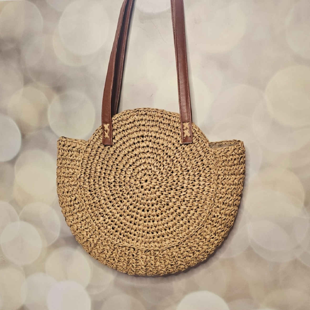 Handgefertigte Häkeltasche aus Raffia für den Sommer – Geräumige Strandtasche mit Schulterriemen in Lederoptik