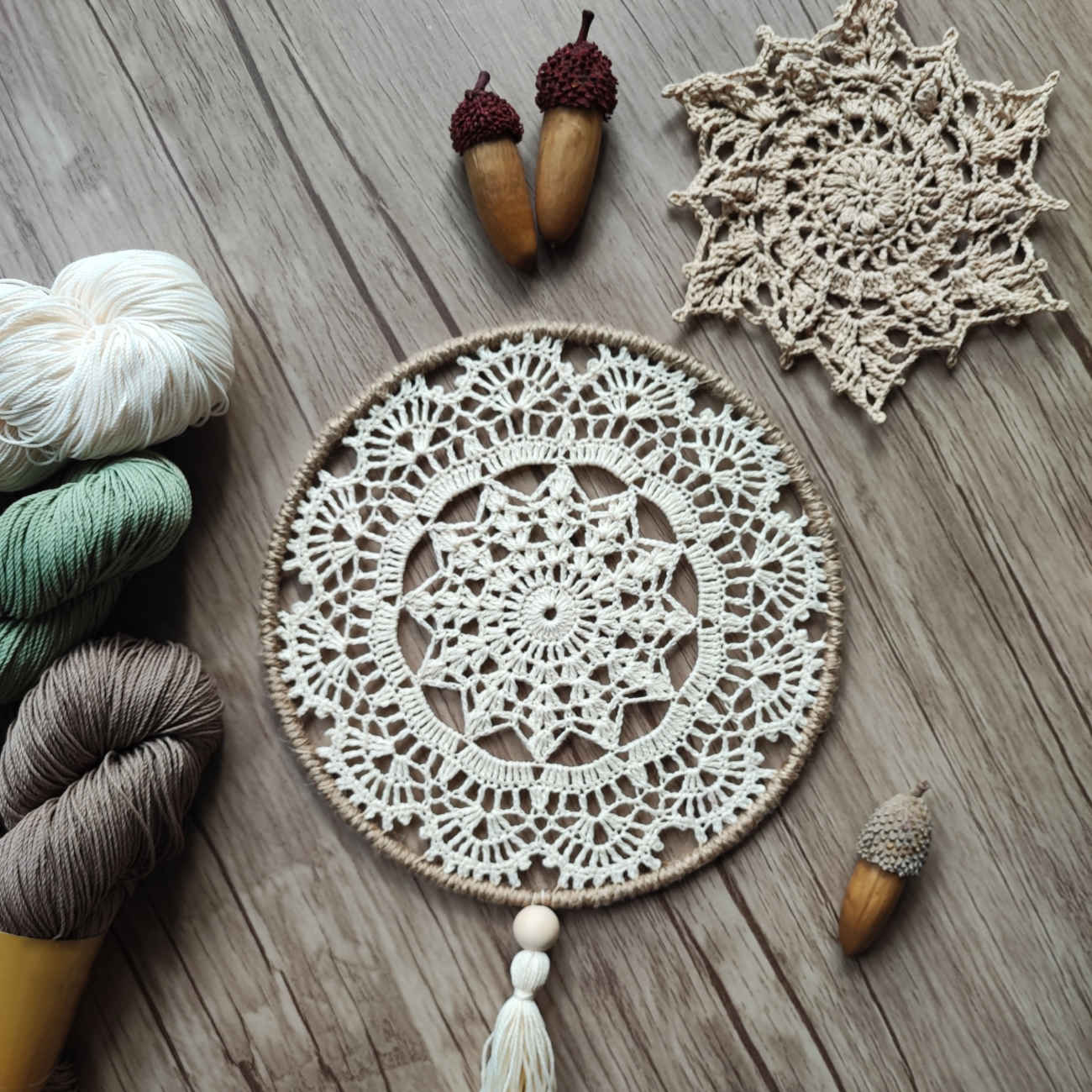 Handgefertigter gestrickter Wandbehang – Traumfänger-Stil für die Wohnraumdekoration