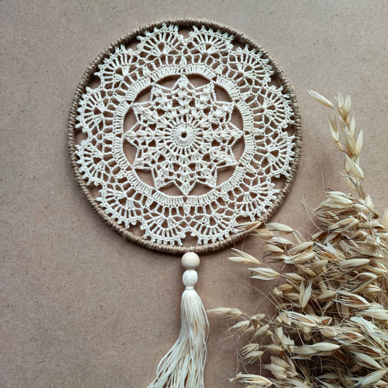 Handgefertigter gestrickter Wandbehang – Traumfänger-Stil für die Wohnraumdekoration