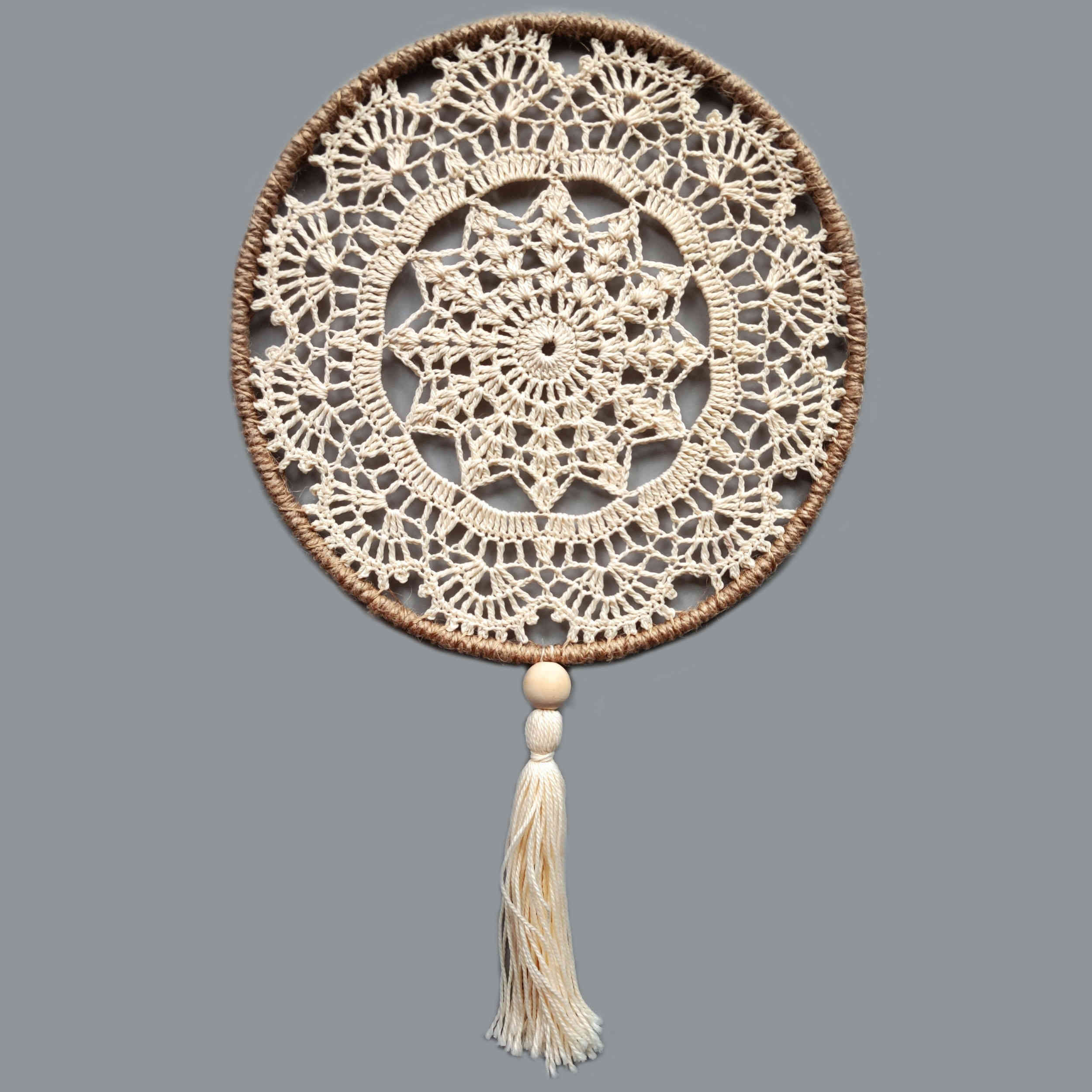 Handgefertigter gestrickter Wandbehang – Traumfänger-Stil für die Wohnraumdekoration
