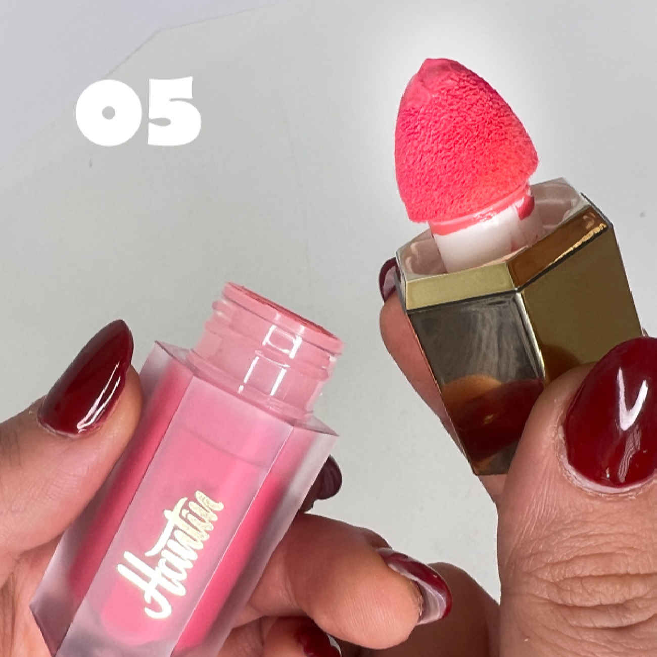 Hantin Flüssig-Rouge mit kräftiger Farbpigmentierung und mattem Finish – Für alle Hauttypen geeignet – Farbton 05