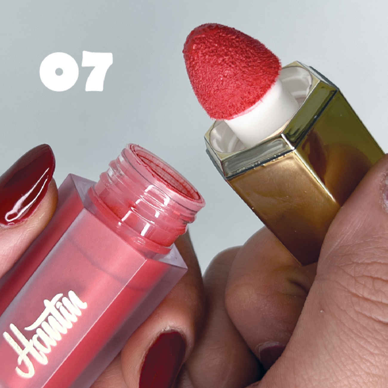 Hantin Flüssig-Rouge mit kräftiger Farbpigmentierung und mattem Finish – Für alle Hauttypen geeignet – Farbton 07