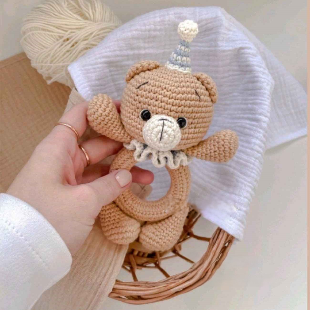 Hypoallergene gestrickte Bärenrassel – Geeignet für Säuglinge zur Förderung der Sinnesentwicklung