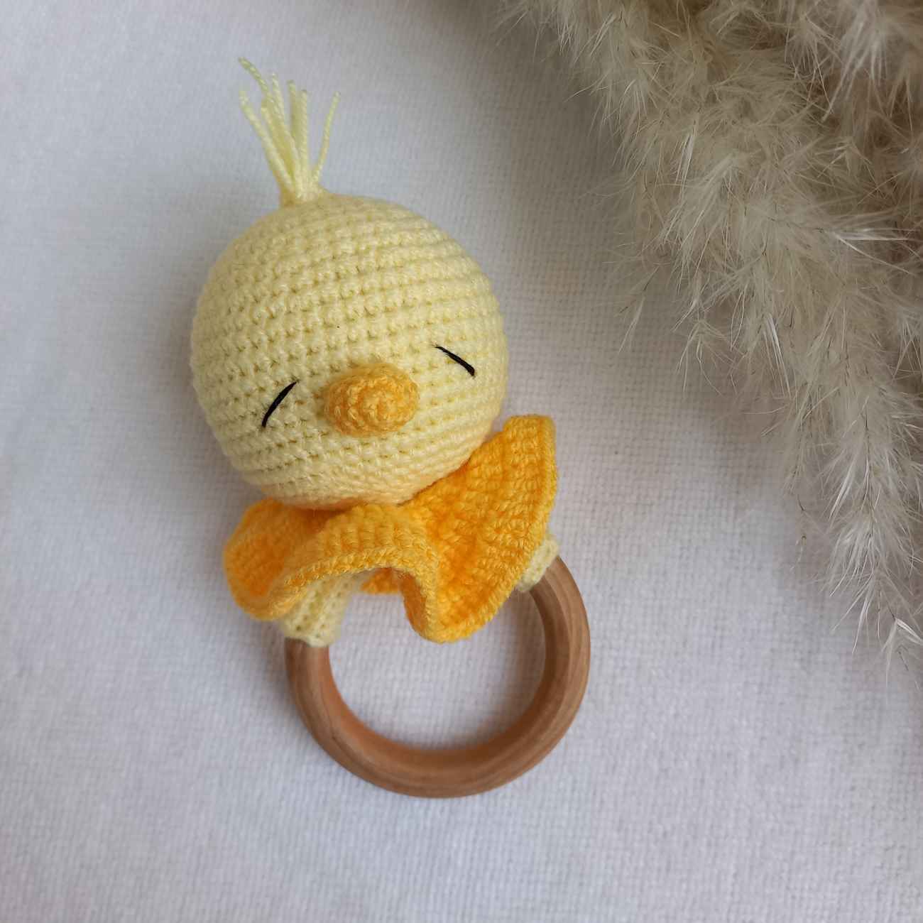 Gestrickte Babyrassel – Leicht und ideal für kleine Hände zum Greifen und Schütteln