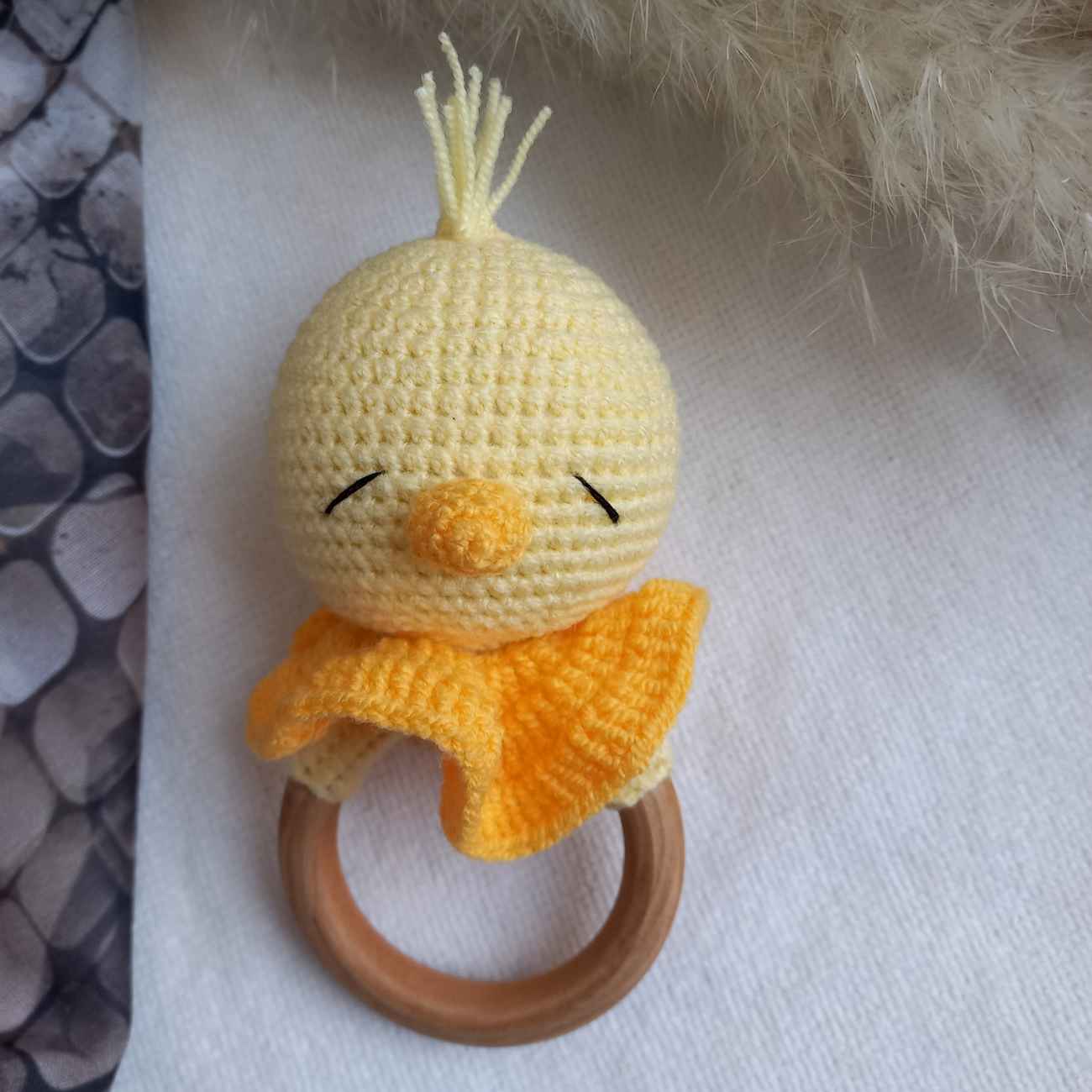 Gestrickte Babyrassel – Leicht und ideal für kleine Hände zum Greifen und Schütteln