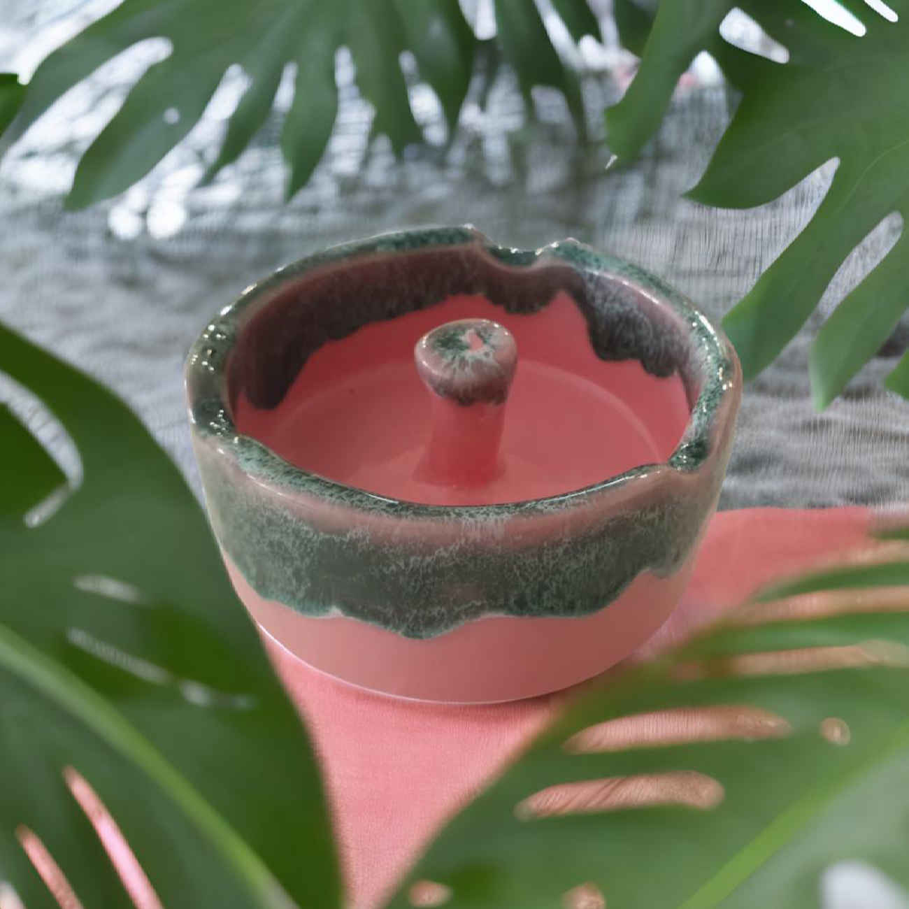 Moderner Keramik-Aschenbecher für Innen- und Außenbereiche in Rosa