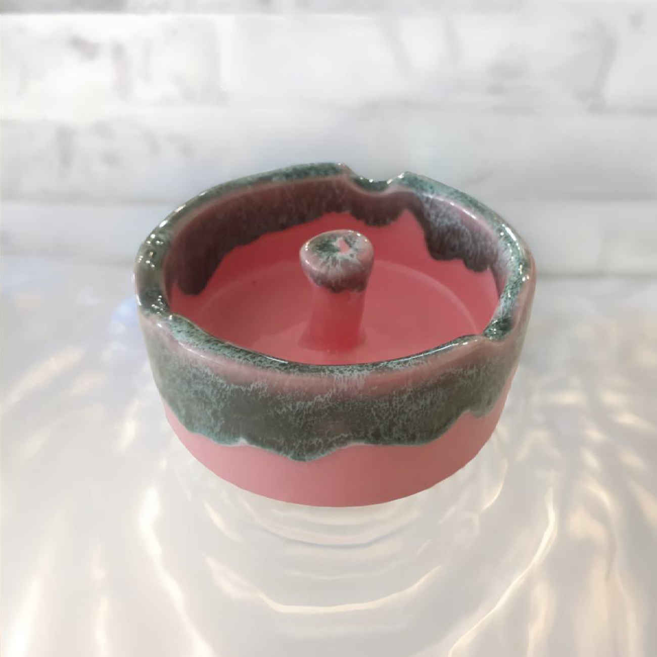 Moderner Keramik-Aschenbecher für Innen- und Außenbereiche in Rosa