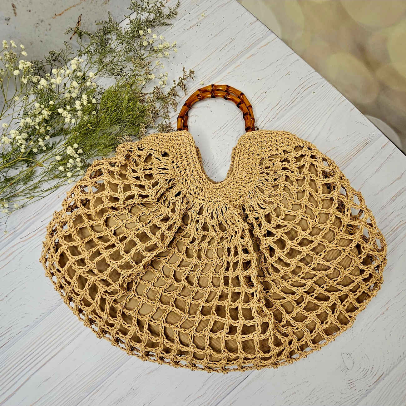 Überdimensionale Raffia-Tragetasche – Stilvolle handgewebte Tasche mit Bambusgriffen
