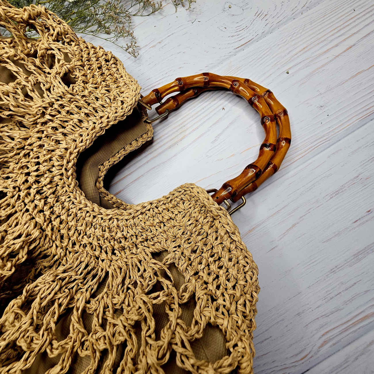 Überdimensionale Raffia-Tragetasche – Stilvolle handgewebte Tasche mit Bambusgriffen