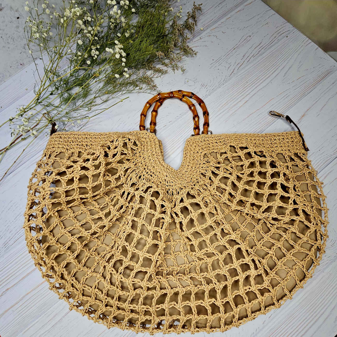 Überdimensionale Raffia-Tragetasche – Stilvolle handgewebte Tasche mit Bambusgriffen