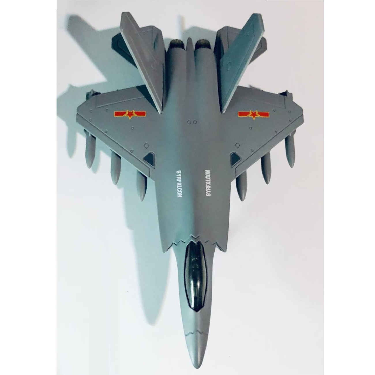 Tarnkappen-Kampfjet-Modell J-35 – Dekoratives Sammlerstück mit roten und blauen LED-Leuchten und Klangeffekten